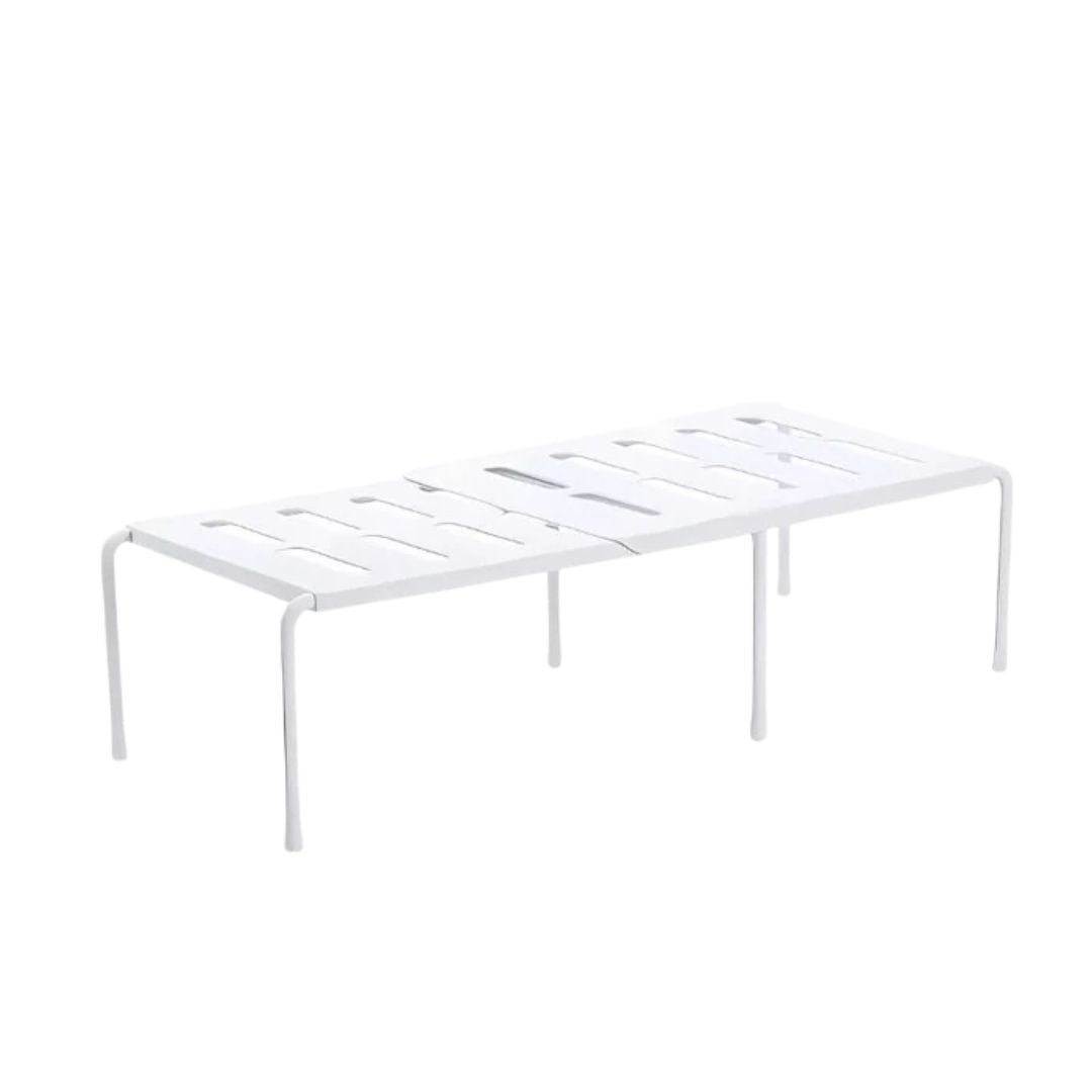 Adjustable cabinet shelf

